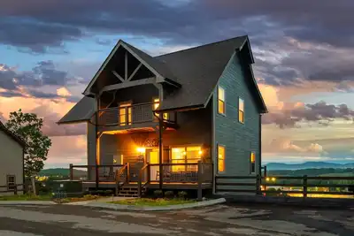 Image de Cabin Goals! Best Location | Pool & Hot Tub • Dogs