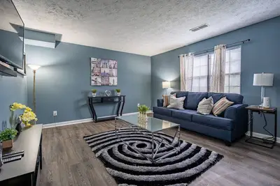 Image de ❤️Cheerful house close to Airport & Major areas by Deity villas