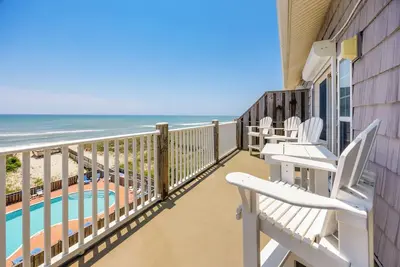 Image de Summer Savings- Oceanfront Condo Private Balcony, Resort Pool, Hot Tub, Elevator