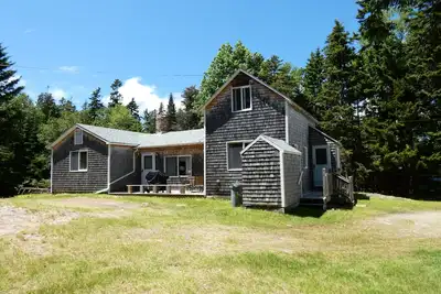 Image de Cozy summer retreat with private deck near Acadia National Park and Bass Harbor