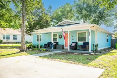Image de Beach Please: Modern Coastal Bungalow Near Waterway and Marshwalk