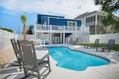 Image de A Pier to Sea: Elegant Home with Private Pool, Hot Tub, Expansive Deck