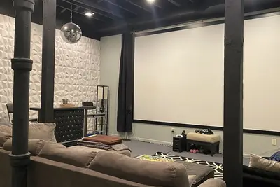 Image de 160\" Movie Theater! Great For Movie Nights!