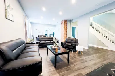 Image de Modern 5br Home Perfect for Families