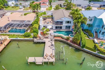 Image de 8br w\/ Heated Pool & Waterview - Close to Beach +