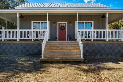 Image de French Kiss Cottage, Hot Tub, Pet Friendly!
