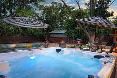 Image de Cava House, Hot tub, Cowboy Pool, Fire pit!