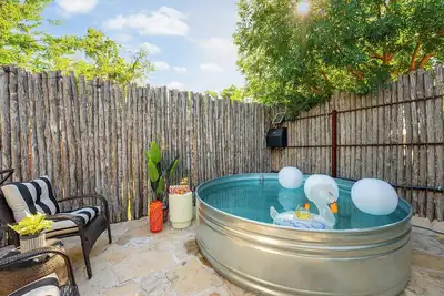Image de Claret House, Hot Tub, Cowboy Pool, Fire pit!