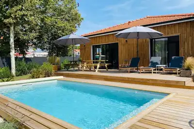Image de Cabane De Brice Ă Ares avec piscine