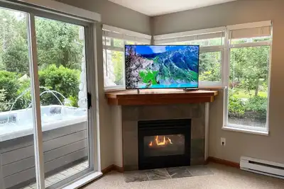 Image de Alpine Hideaway, Private Hot Tub Après. Steps to Whistler Village