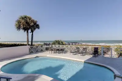 Image de The Pink Palace- Gulf front townhouse with private pool & large patio, sleeps 12