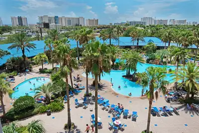 Image de New Updated Condo~Huge Lagoon Pool~Balcony~SplashPad~Full2BR Palms Resort #1515