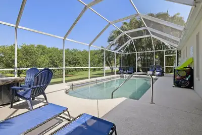 Image de ⚓Blue Heron House! Cozy home w/heated pool and pool toys! Water view out back! ⚓🌅