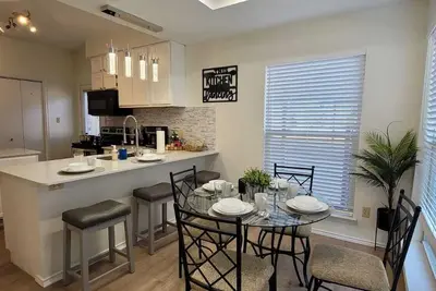Image de 4 beds~3br-2. 5 bath~family\/Pets~Long-stay discount! -shopping\/ Dfw airport