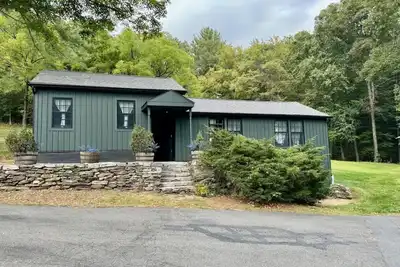 Image de Escape to Our Dog-Friendly Cottage in Washington Depot!