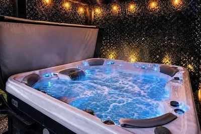 Image de Pocono Getaway w/ Hot Tub, Game room & Theater Room