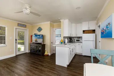 Image de Cozy 1br Condo with parking, 0min walk to Beach! Oct Nov savings!