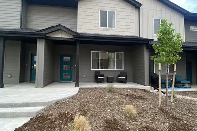 Image de Modern Comforts: 3-Bedroom Townhome w/ 2 kid friendly community pools \n