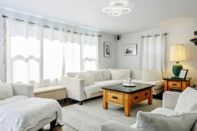 Image de Cozy 2br Home with Fireplace! — 3 min from Downtown — Pet Friendly!