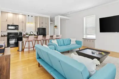 Image de Huge 2 bedroom unit on Main Street