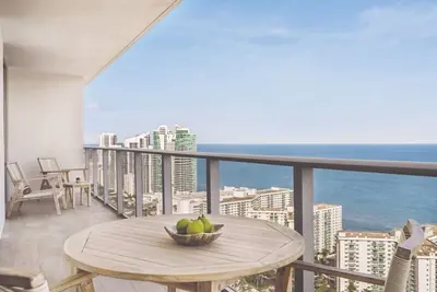 Image de Vacation Starts Here! Pool, Close to Golden Beach