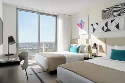 Image de Relax and Unwind! 2 Comfortable Units, Pool, Near West Lake