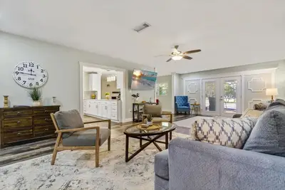 Image de Spacious Family Beach Getaway, 4 Bedrms, 3 bath, Parking Onsite