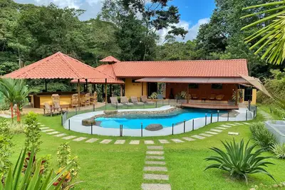 Image de 3 Br tropical oasis - pool, forest and waterfall