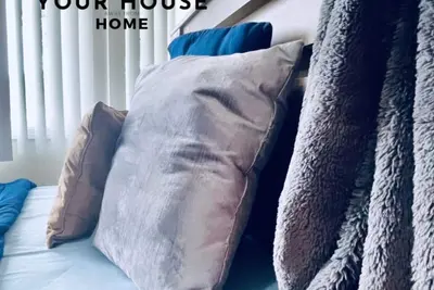 Image de Your house away from House