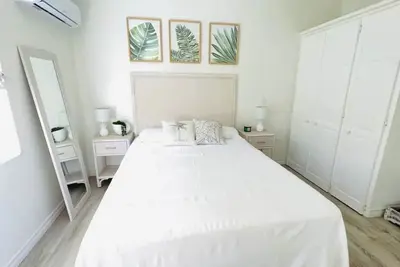 Image de Modern 1 bedroom Apartment - 5 mins walk to Beach