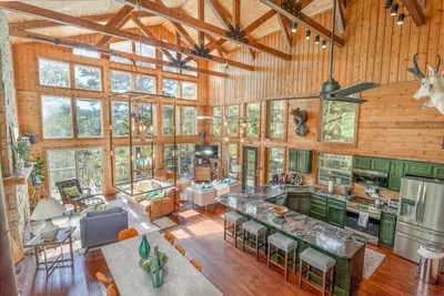 Image de Beaver Lake Luxury Retreat - Whispering Pines