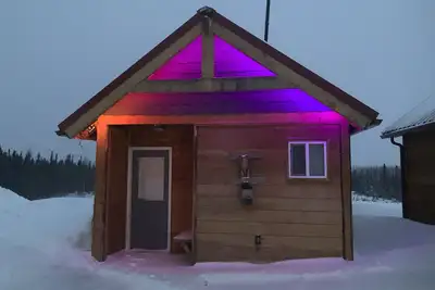 Image de Clean, quiet Alaska bear-themed cabin, with an amazing mountain range view