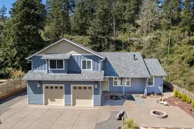 Image de 3 Br/3ba vacation home- minutes from the beach!