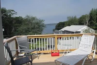 Unwind by the Bay: Pet-Friendly and Linekin Bay Views!