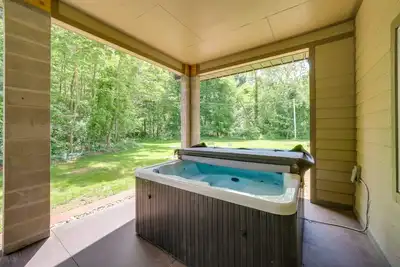 Image de Spacious House on Half Acre < 3 Mi to Beach!