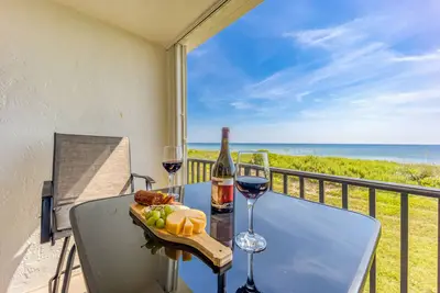 Image de \"Gorgeous Oceanfront with private beach condo\" in South Hutchinson Island.
