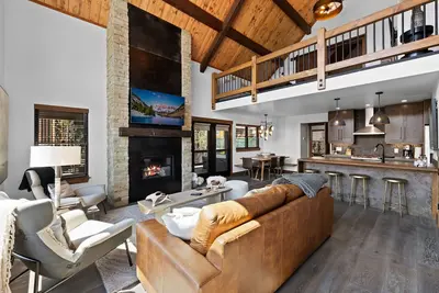 Image de Fantastic Views! Two Large Patios, Private Jacuzzi and Indoor/Outdoor Fireplace