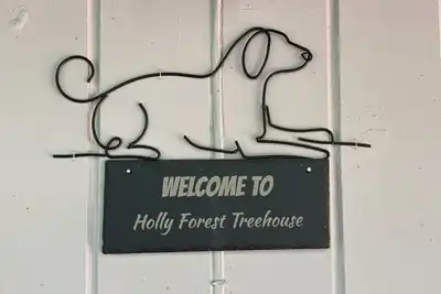 Image de Holly Forest Treehouse - Dogs Welcome!