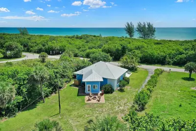 Image de Hutchinson Island Cottage: Steps to the Beach