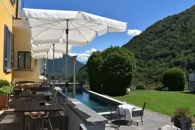 Confortable appartement avec piscine, Wifi, Tv, patio, animaux admis, vue panoramique et parking
