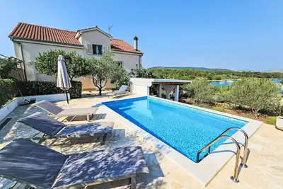 Image de Belle maison de vacances avec Wifi, climatisation, piscine privée, Tv, terrasse et parking