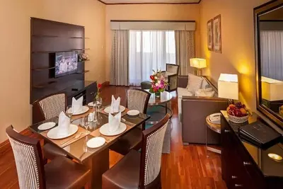 Image de One Bedroom Apartment Near Gardens Metro Ab