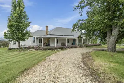 Image de Tabletop Farm: 4 Br, 2 Ba House in Tolmie, Sleeps 11