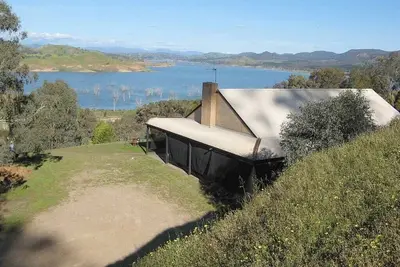 Image de Tara - Overlooking Lake Eildon