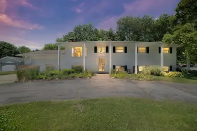 Image de Bay City Getaway: Springtime Serenity by Saginaw Bay: Your Perfect Family Getaway