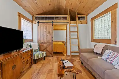 Image de Hot Tub - Tiny Cabin - The Sit and Stay Cabin - Getaway in Red River Gorge, Ky!