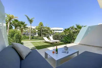 Image de Maison de vacances moderne et de luxe à Mijas costa, Andalousie, Espagne  avec piscine privée et communale pour 6 personnes