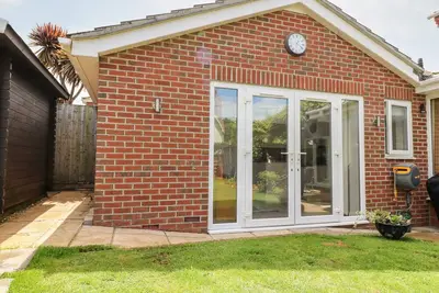 Image de Swallow Lodge, family friendly, with a garden in Milford On Sea