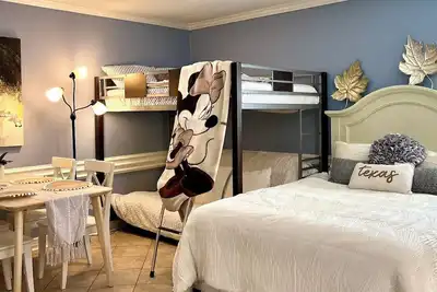Image de Guest suite B - 1. 2 mile to Katy Mills!