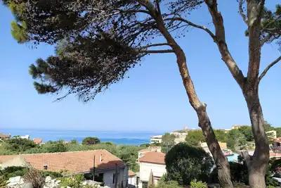 Image de Apartment in villa ground floor sea view